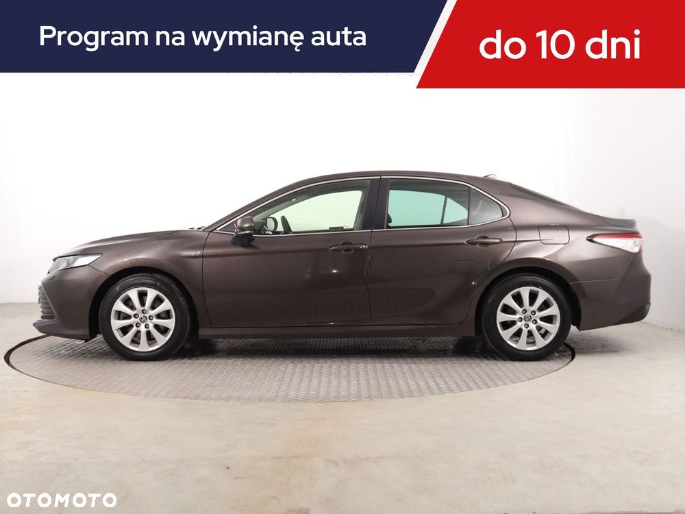 Toyota Camry - 4