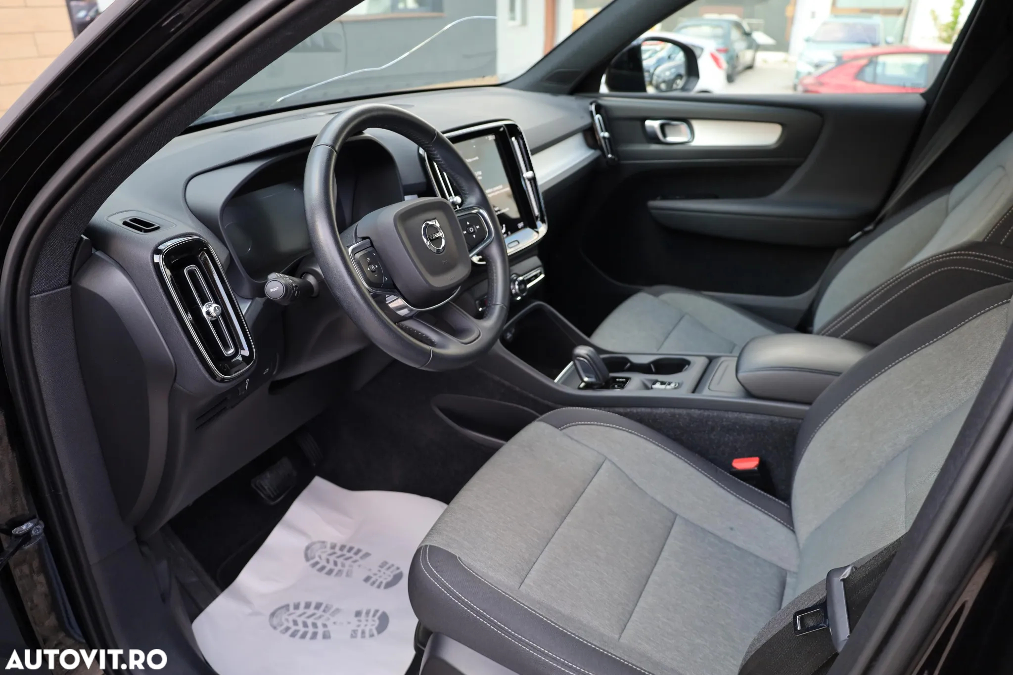 Volvo XC 40 T2 AT8 Momentum - 11