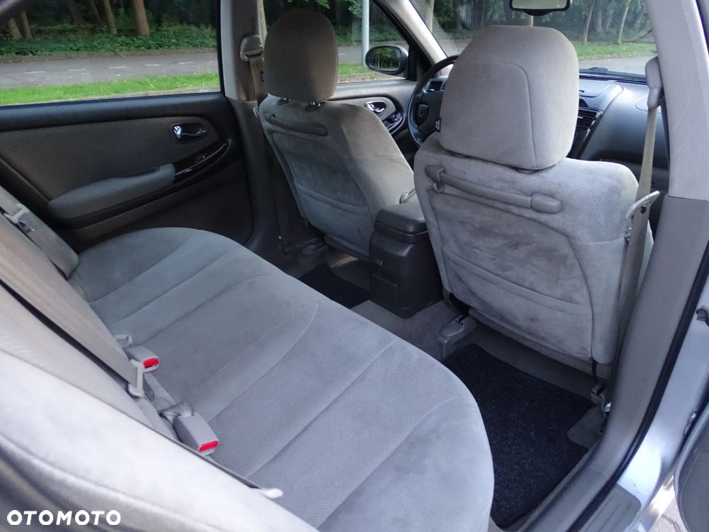 Nissan Maxima 2.0 Comfort - 26