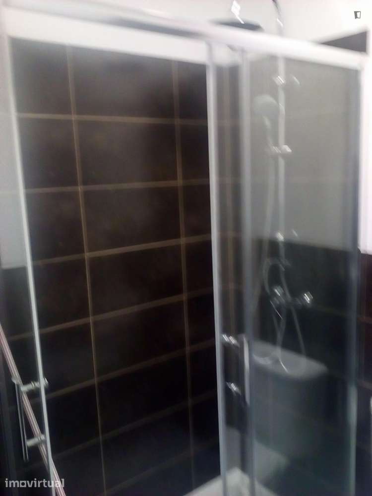 Quarto - localizado em Entrecampos Lisbon - Όψη 3