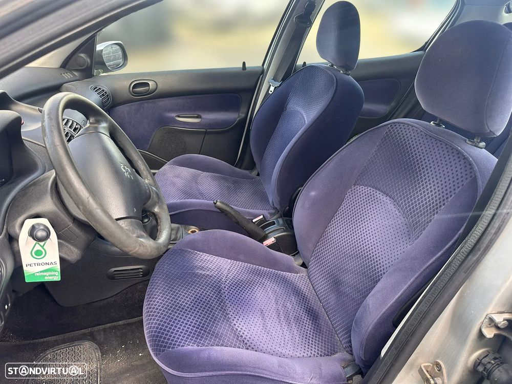 PEUGEOT 206 Hatchback (2AC) 1.4 16V Gasolina 88 cv  65 kW 2003 - 2008 KFU (ET3J4) para peças - 8
