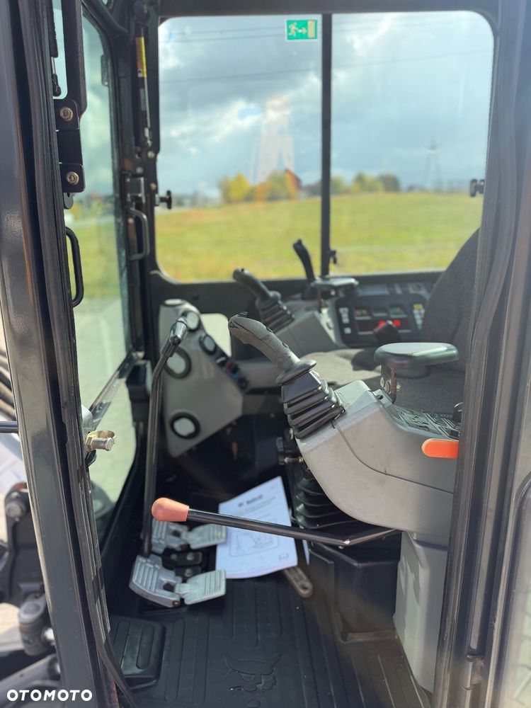 Bobcat E32 - 11