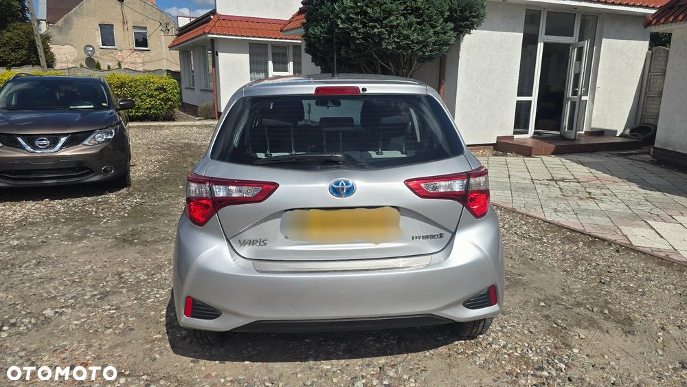Toyota Yaris Hybrid 100 Sol - 15