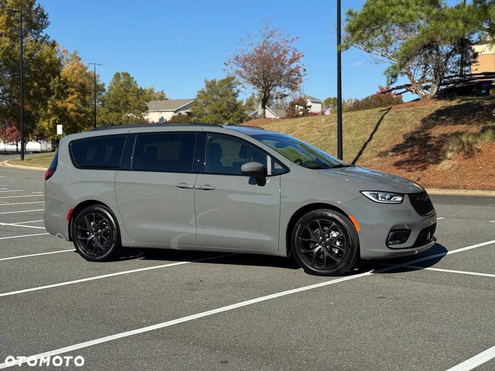 Chrysler Pacifica - 10
