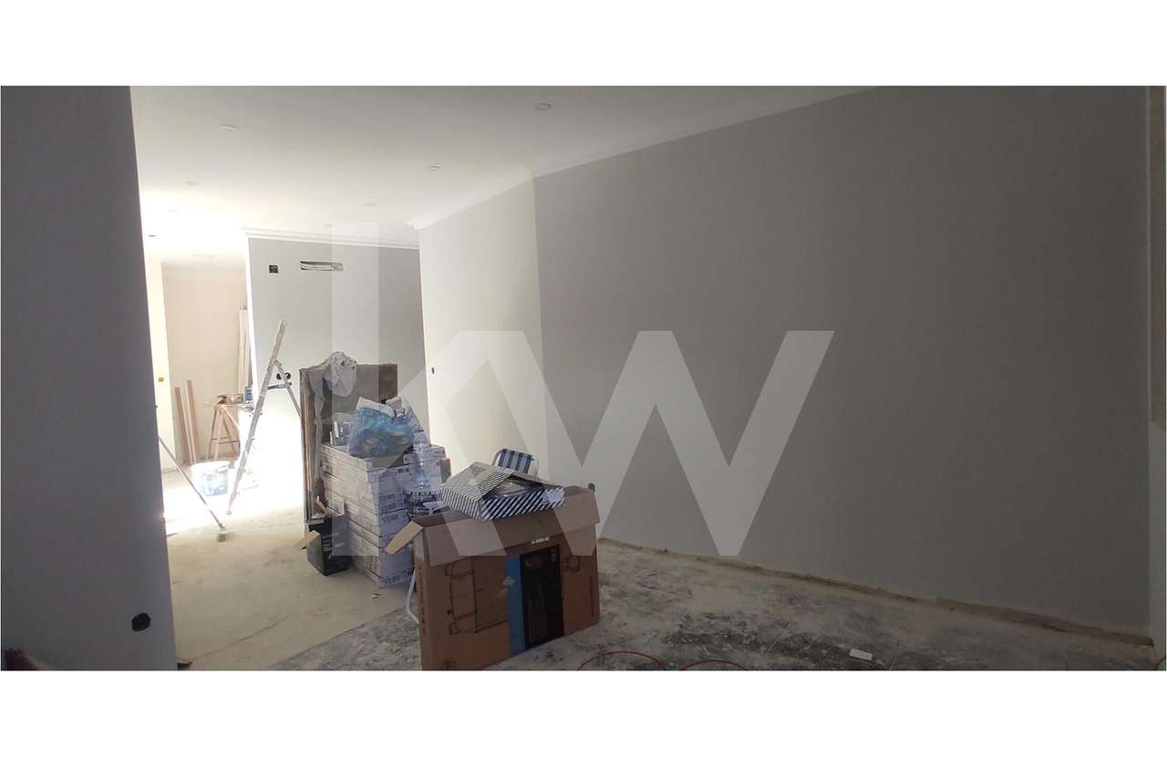 R/C de  moradia totalmente remodelado em Caneças com quintal - Grande imagem: 4/17