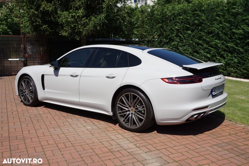 Porsche Panamera 4S - 25