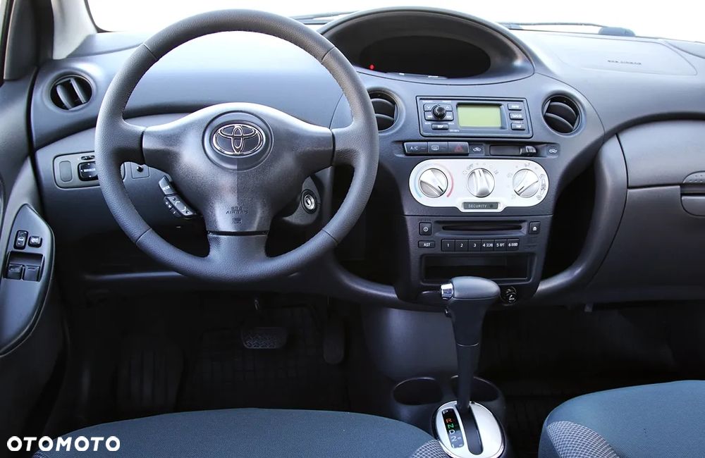 Toyota Yaris 1.3 Sol - 25