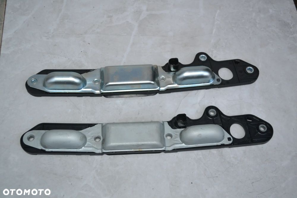 VW JETTA V TOURAN PASSAT B6 GOLF V PLUS KLAMKA KLAPY BAGAŻNIKA LAMPKI TABLICY REJESTRACYJNEJ MIKROSTYK 1T0827574L 1T0827574J - 2