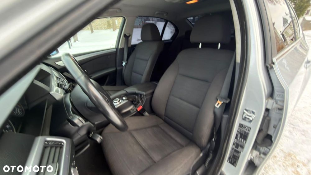 BMW Seria 5 523i - 28