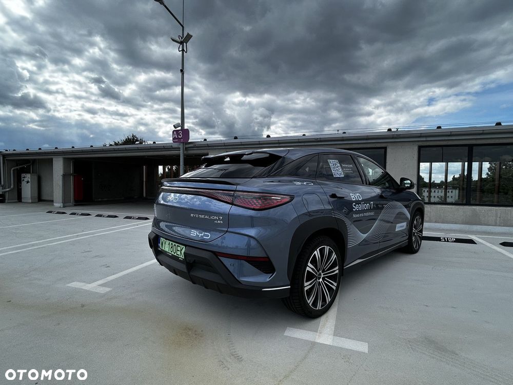 BYD Sealion 7 - 8