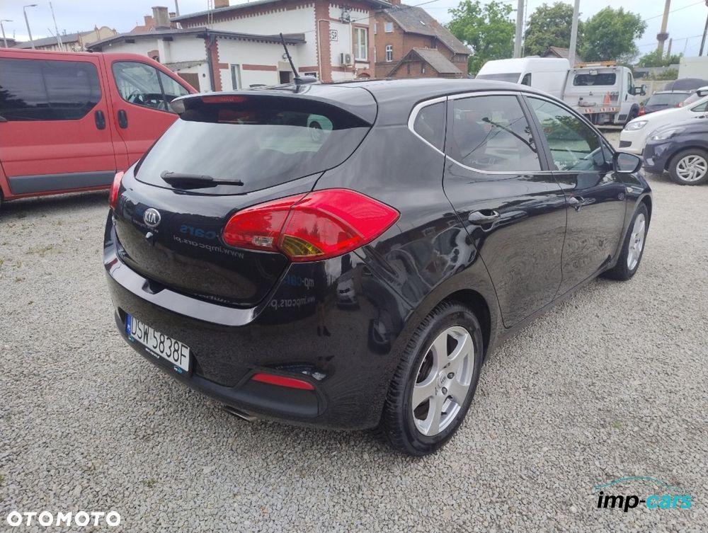 Kia Ceed - 12