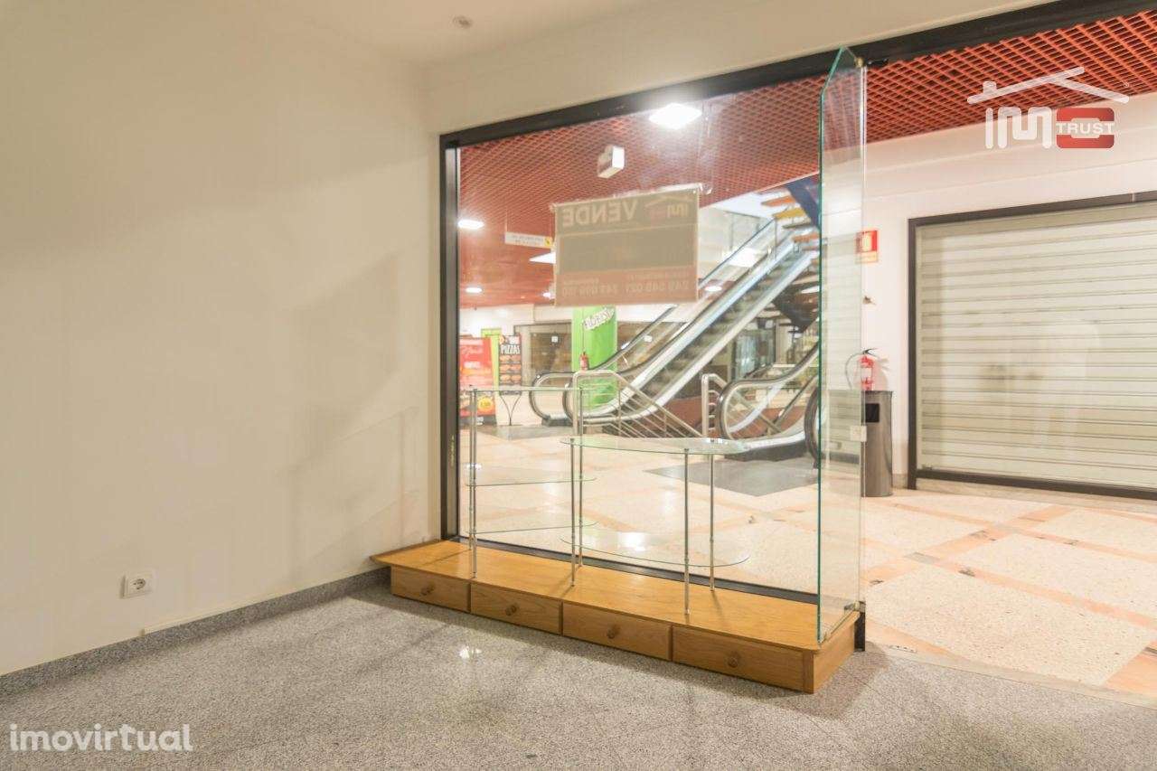 LOJA PARA COMÉRCIO NO FÁTIMA SHOPPING JUNTO AO SANTUÁRIO DE FÁTIMA - Grande imagem: 3/8
