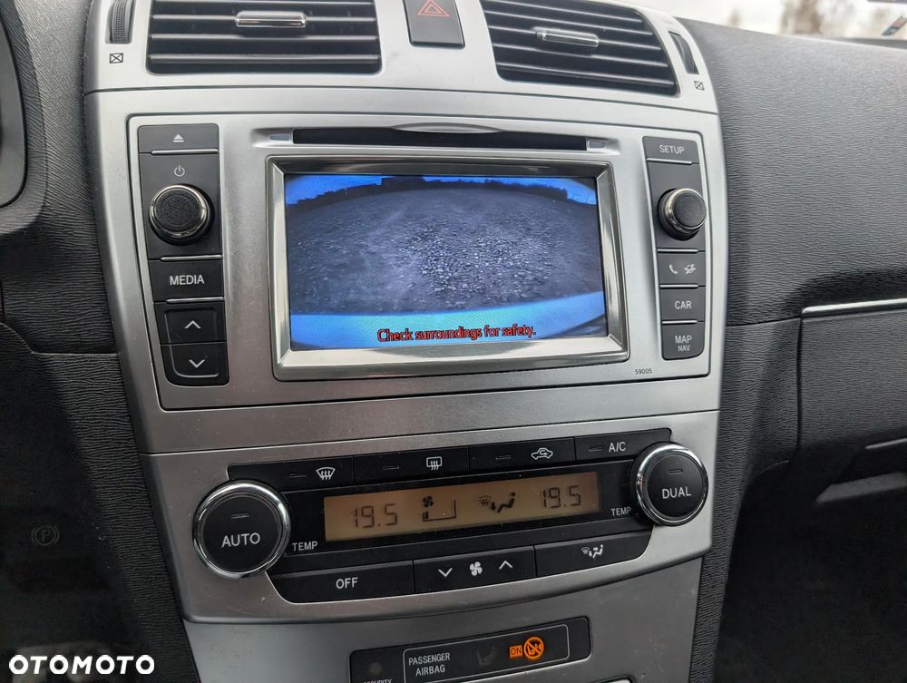 Toyota Avensis 1.8 Premium EU5 - 22