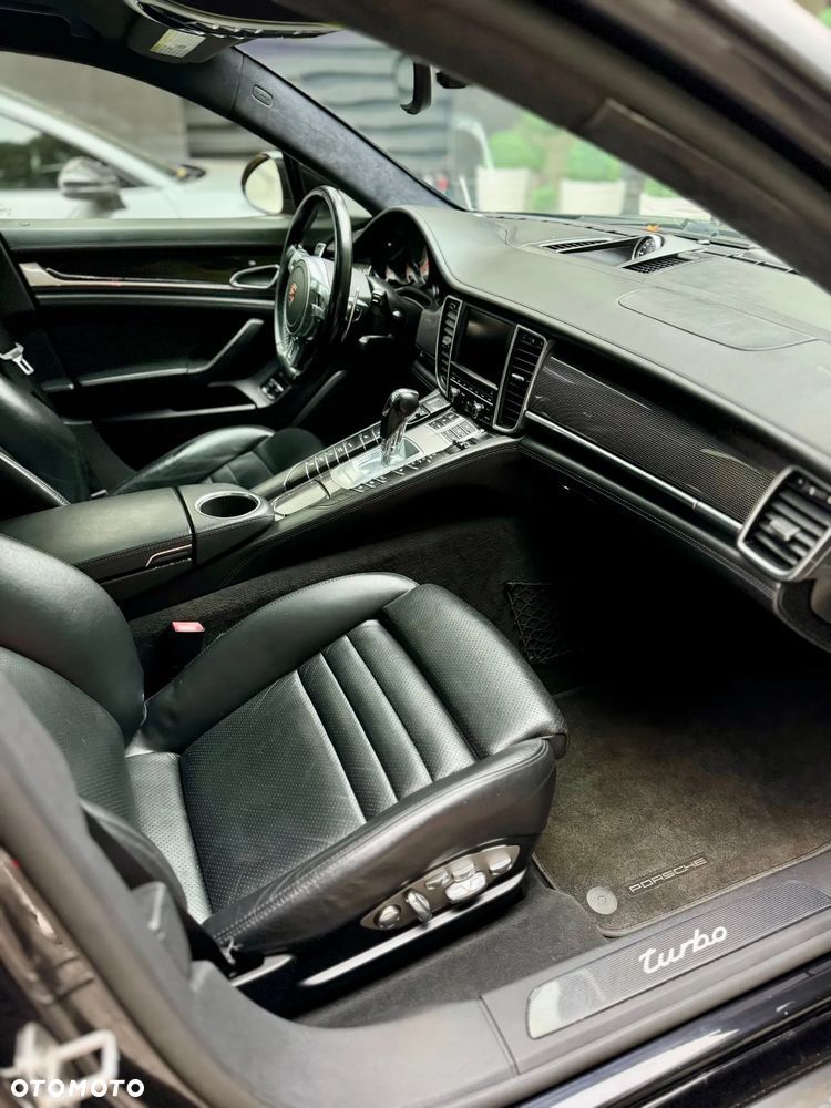 Porsche Panamera Turbo PDK - 8