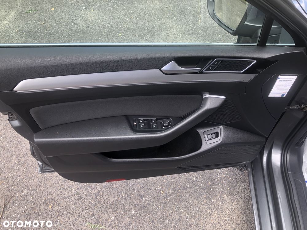 Volkswagen Passat Variant 1.6 TDI (BlueMotion Technology) Comfortline - 23