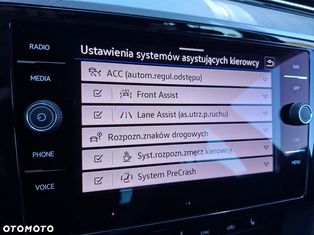 Volkswagen Passat - 25