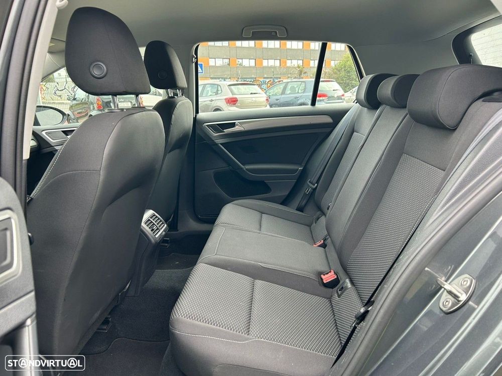 VW Golf 1.6 TDI Confortline - 8