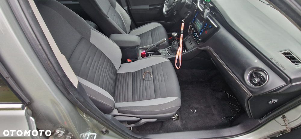 Toyota Auris 1.6 D-4D Premium - 14