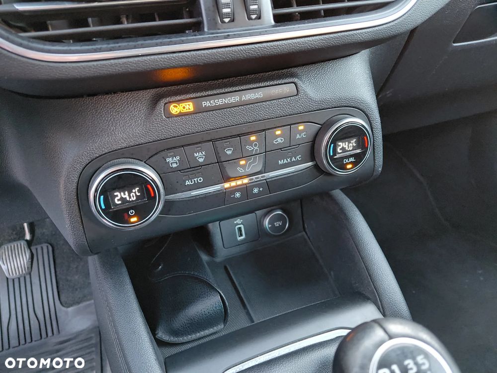 Ford Focus 1.5 EcoBoost Titanium - 17