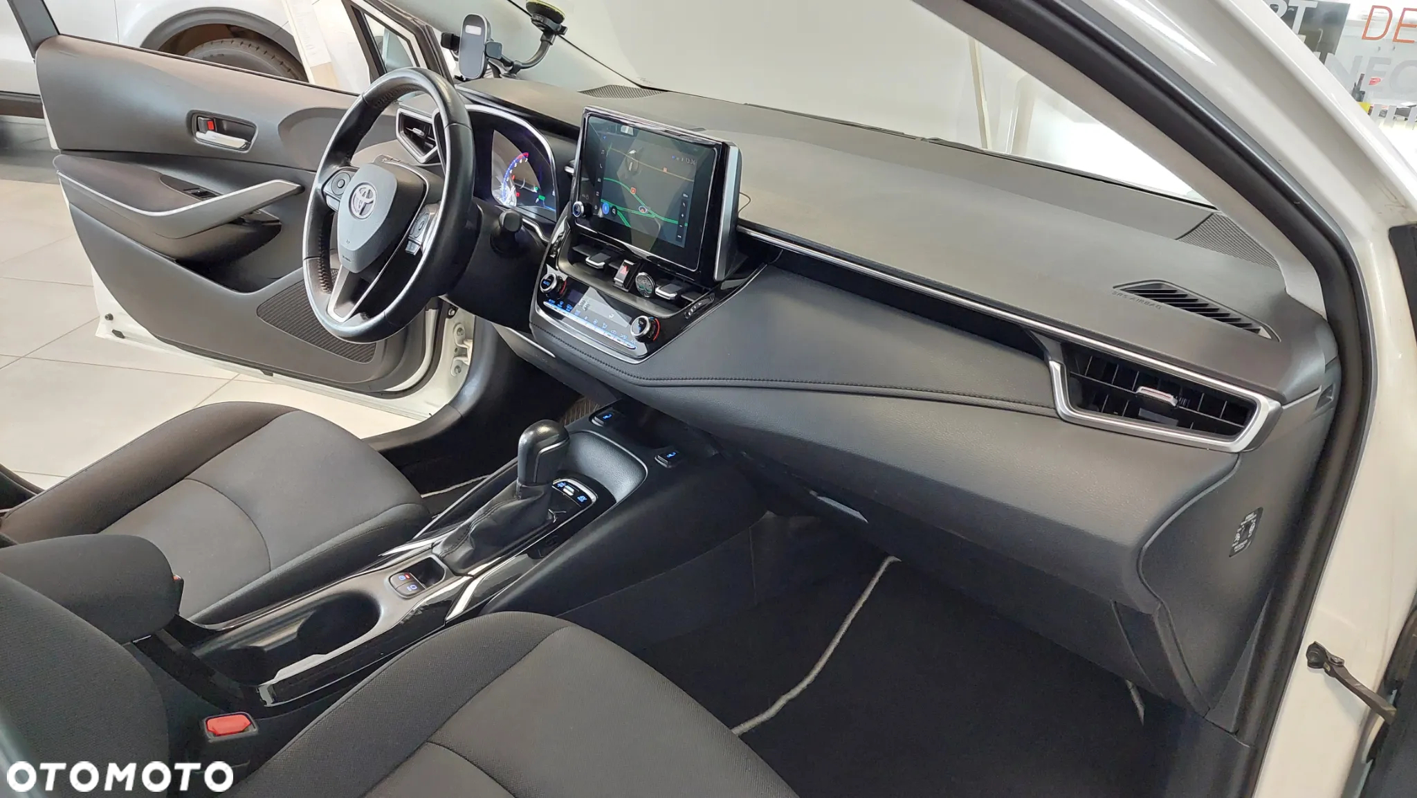Toyota Corolla 1.8 Hybrid Comfort - 32
