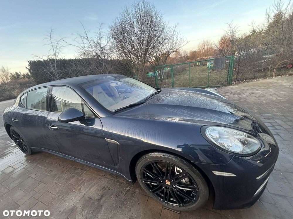 Porsche Panamera - 4
