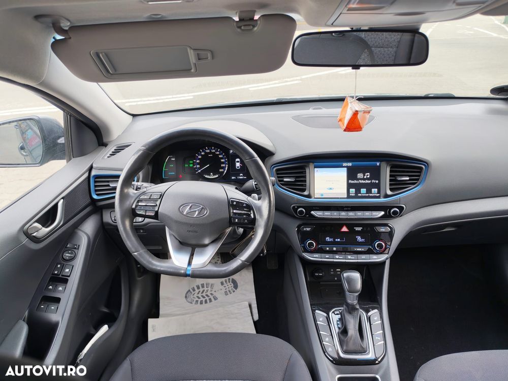 Hyundai IONIQ - 7