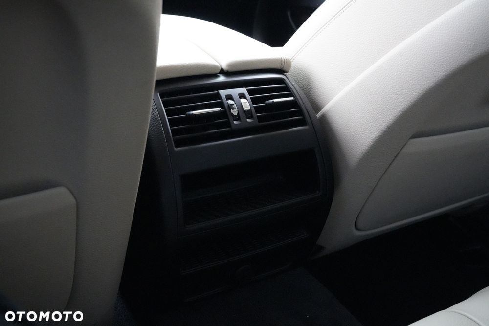 BMW Seria 5 518d - 35