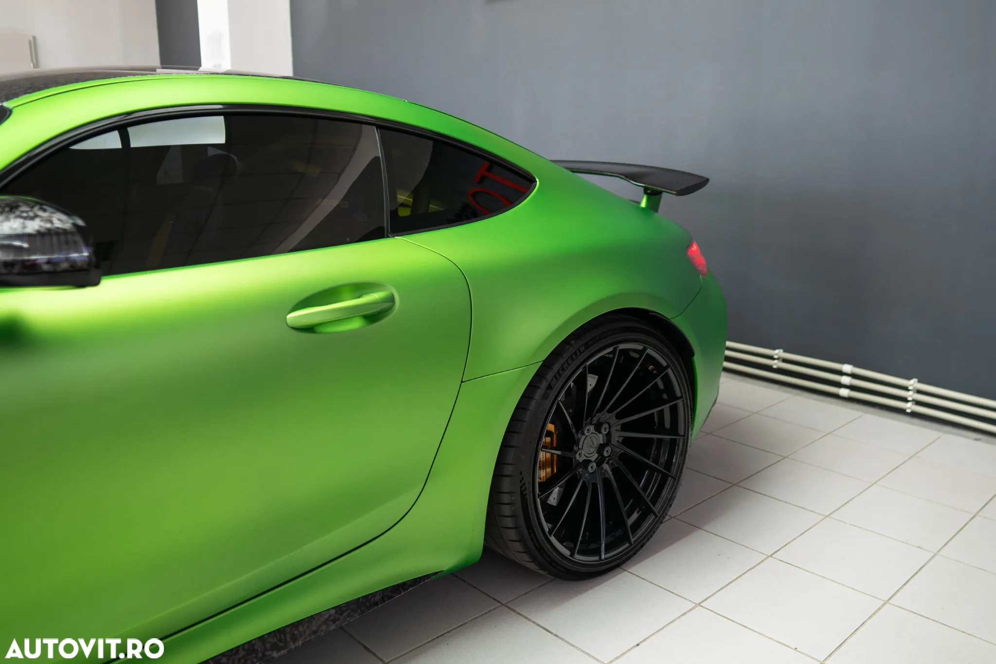 Mercedes-Benz AMG GT R - 12
