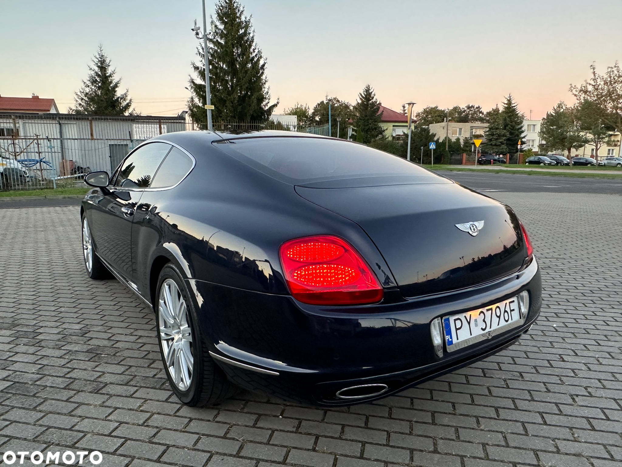 Bentley Continental GT Standard - 25