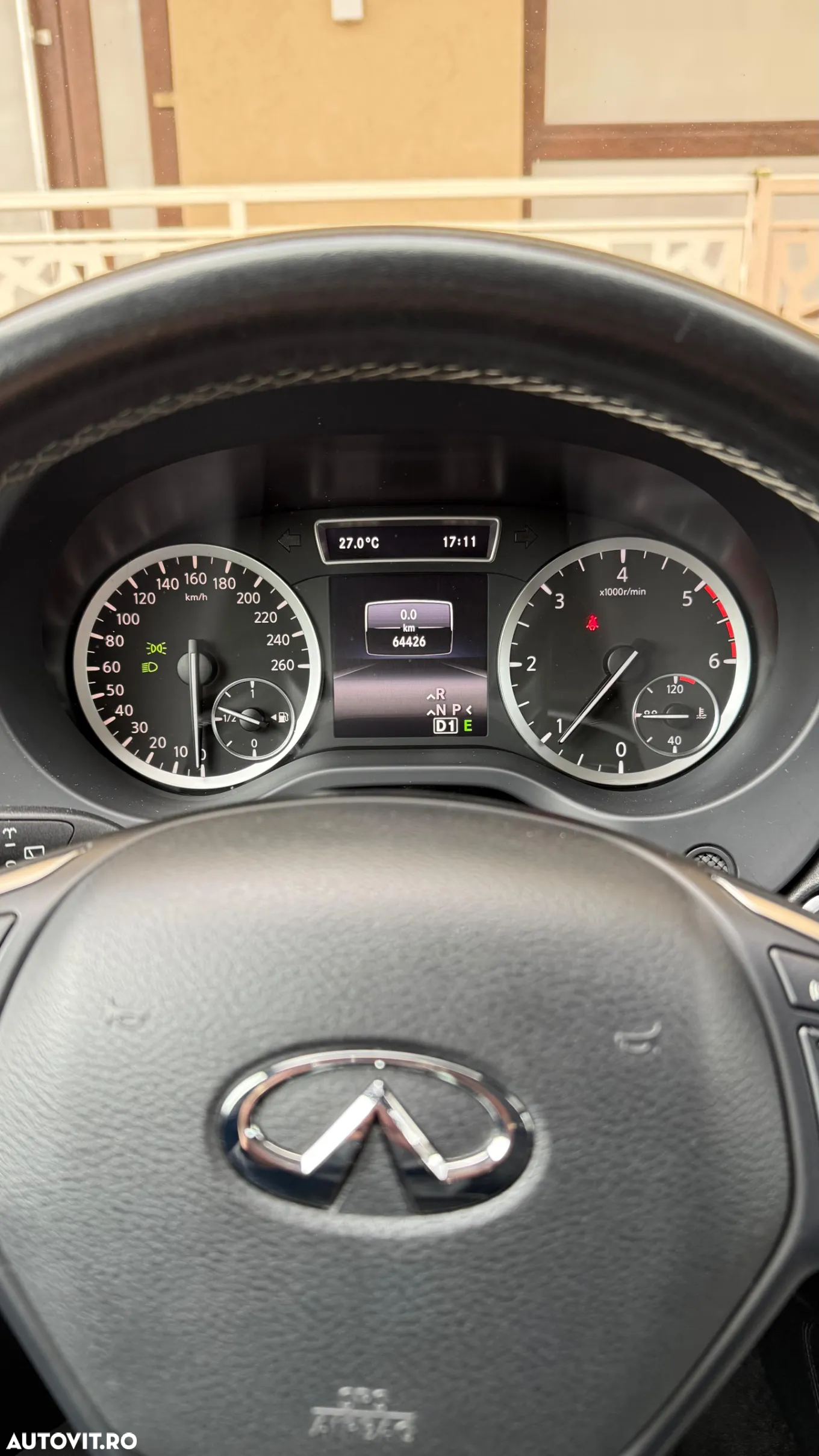 Infiniti Q30 1.5d DCT Premium City Black - 4