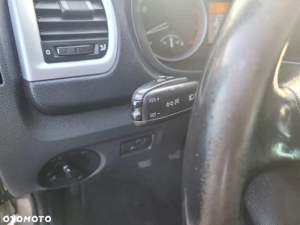 Skoda Roomster 1.4 16V PLUS EDITION - 13