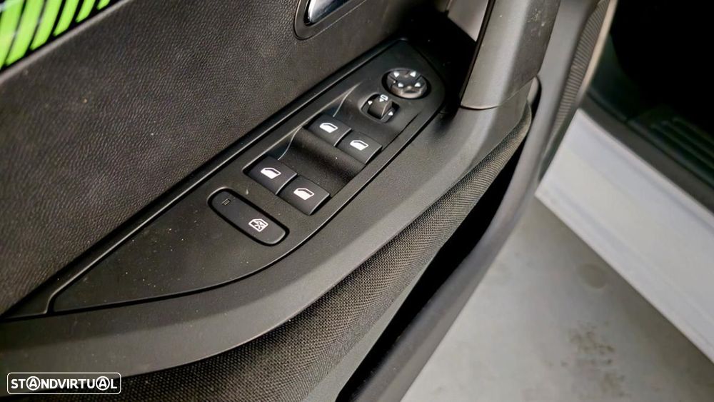 Peugeot e-2008 Active Pack - 9