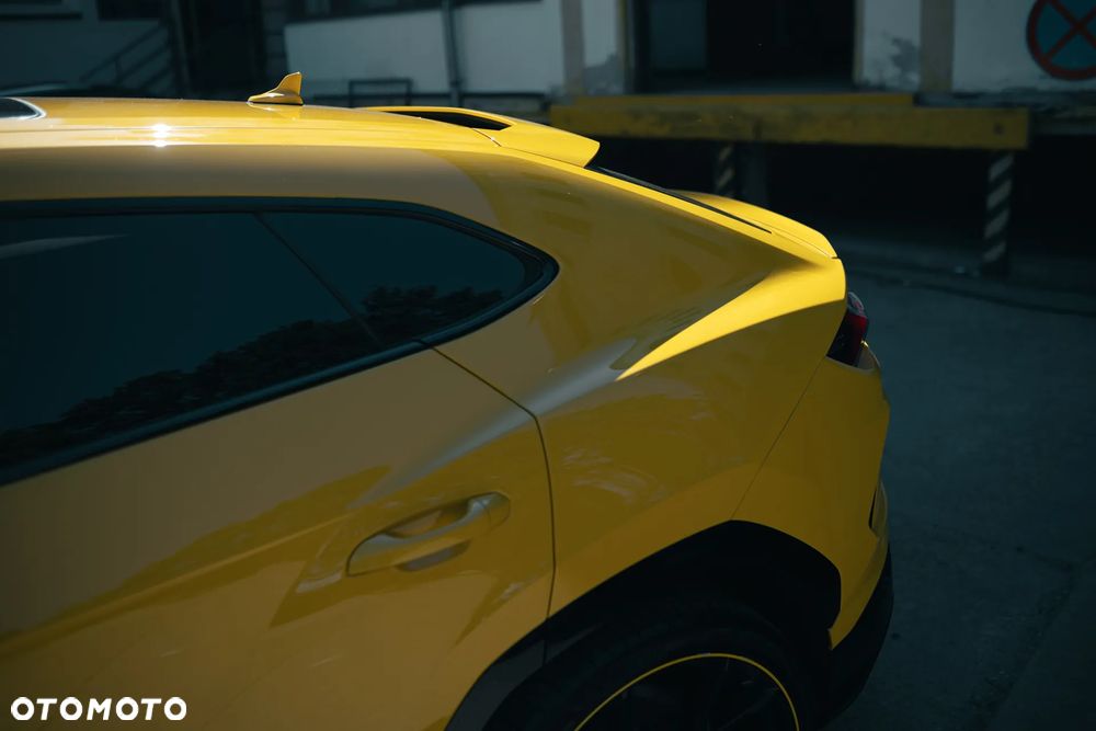 Lamborghini Urus Standard - 17