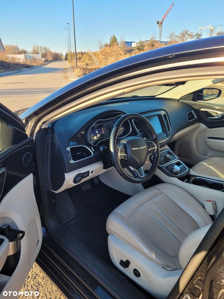 Chrysler 200 - 8