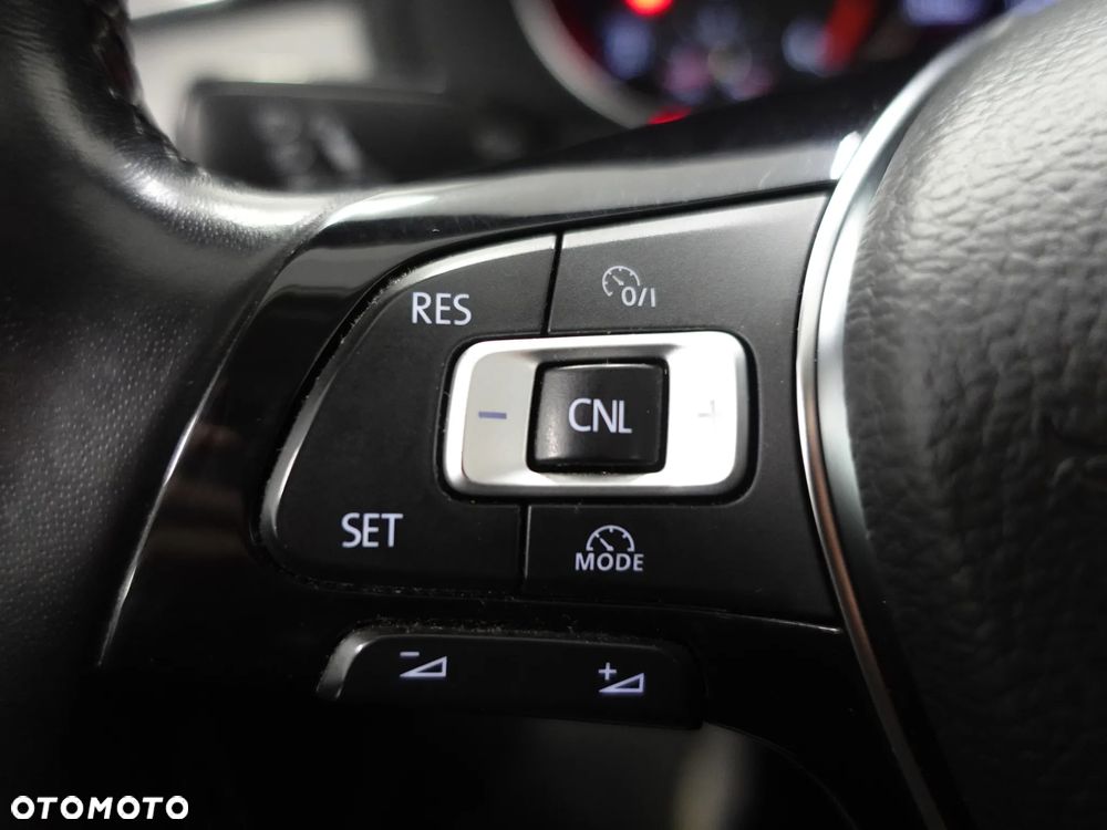 Volkswagen Passat - 38