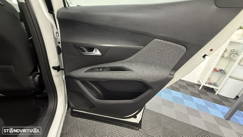 Peugeot 3008 1.2 PureTech Allure Pack EAT8 - 38