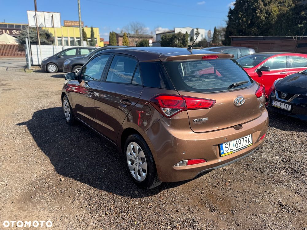 Hyundai i20 blue 1.2 YES Gold - 6