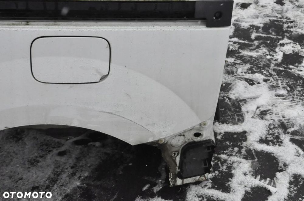 MERCEDES CITAN W415 PAS BŁOTNIK CAŁY TYŁ DUPA - 12