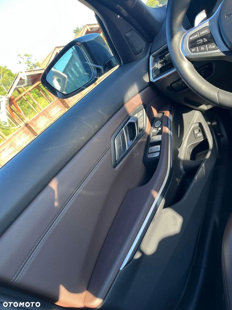 BMW Seria 3 330i M Sport - 16