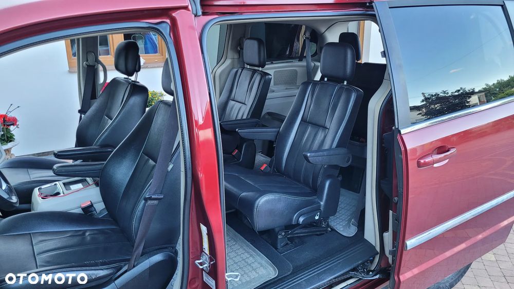 Chrysler Town & Country - 9