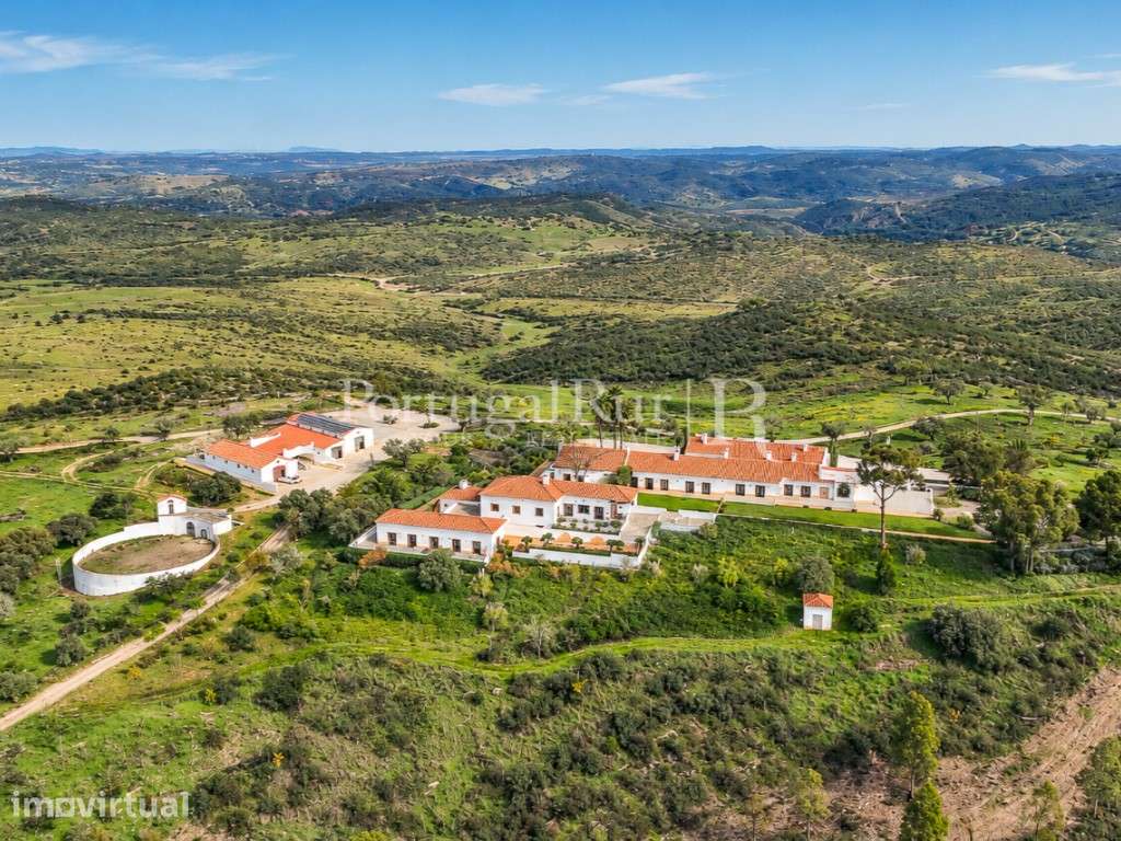 Herdade de Caça Maior com 1000 Hectares + 4 Apartamentos + Anexos