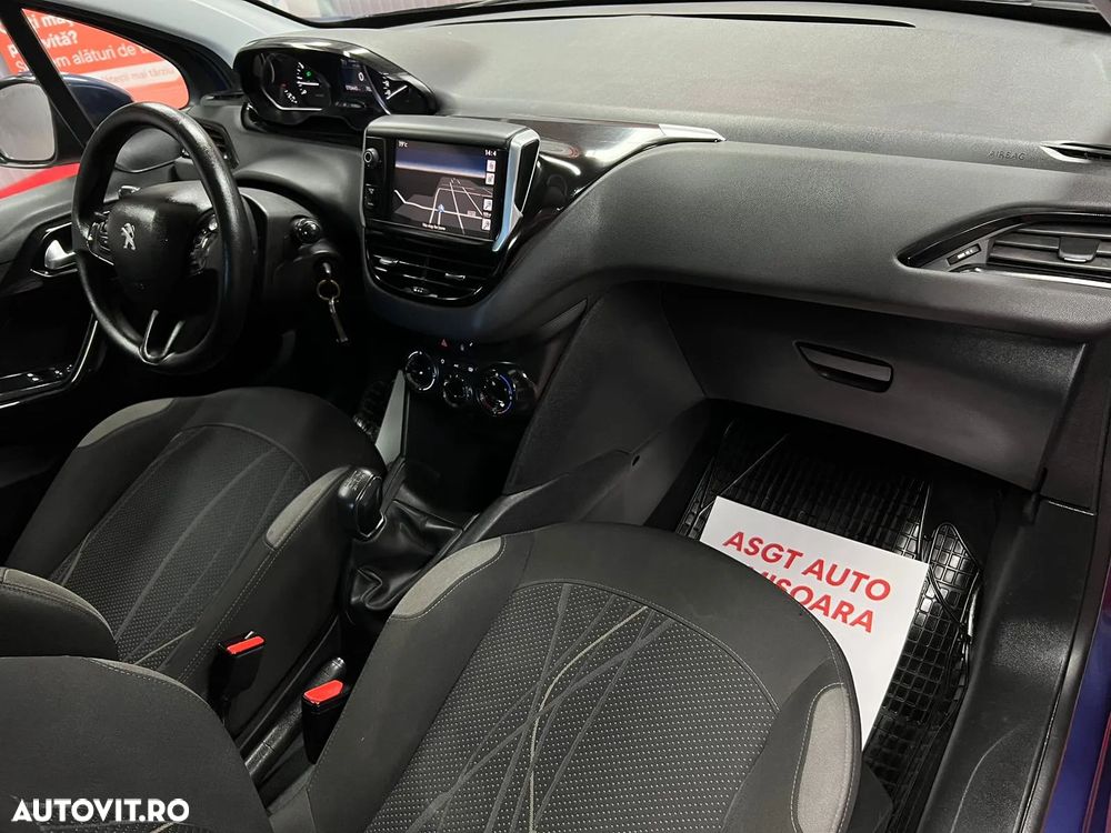 Peugeot 208 - 10