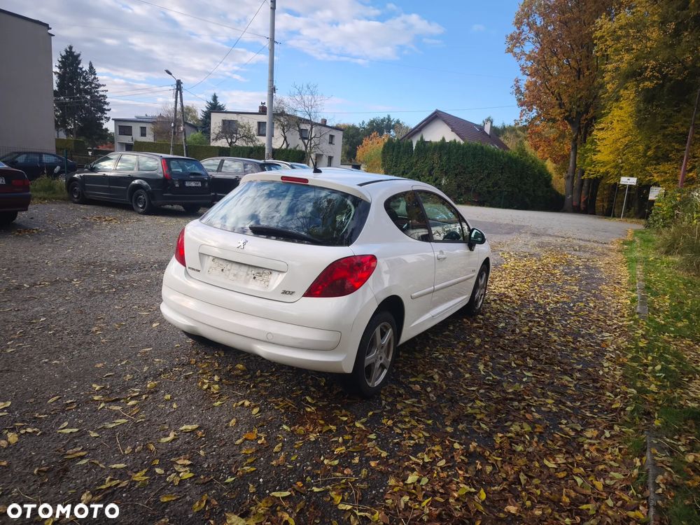 Peugeot 207 2009 photo 3