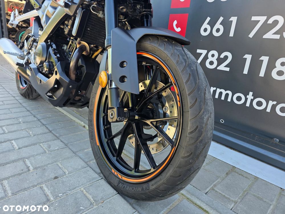 Yamaha MT - 28