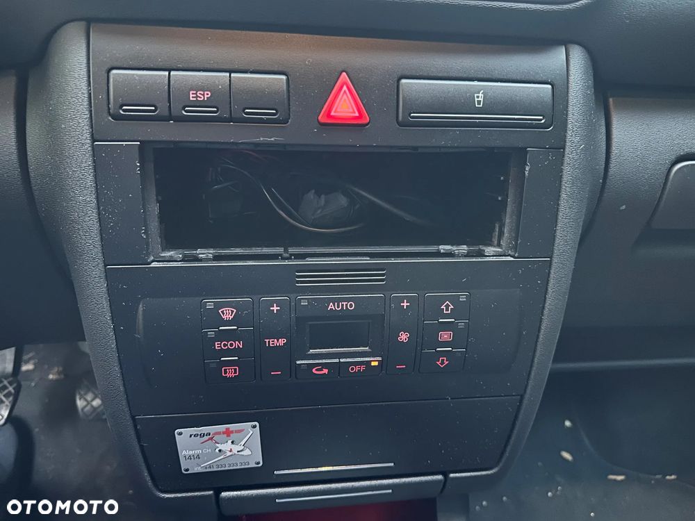 Audi A3 3-drzwiowe 1.8 Attraction - 11