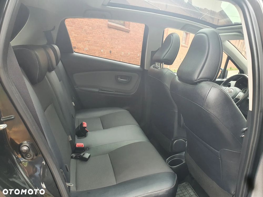 Toyota Yaris 1.5 VVT-i Lounge - 13