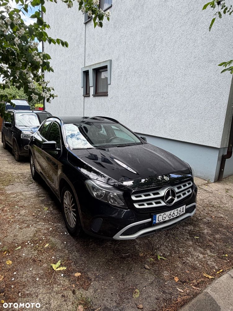Mercedes-Benz GLA 180 7G-DCT - 10