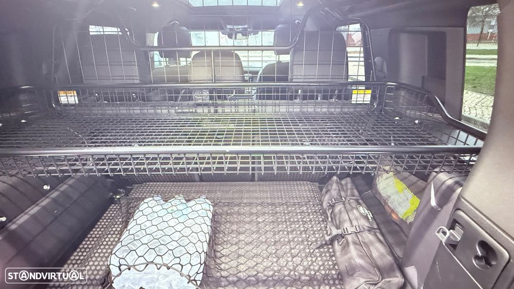 Land Rover Defender 2.0 P400e 110 AWD X-Dynamic SE - 17