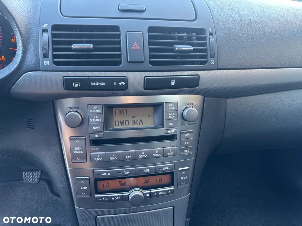Toyota Avensis 1.8 VVT-i Executive - 25
