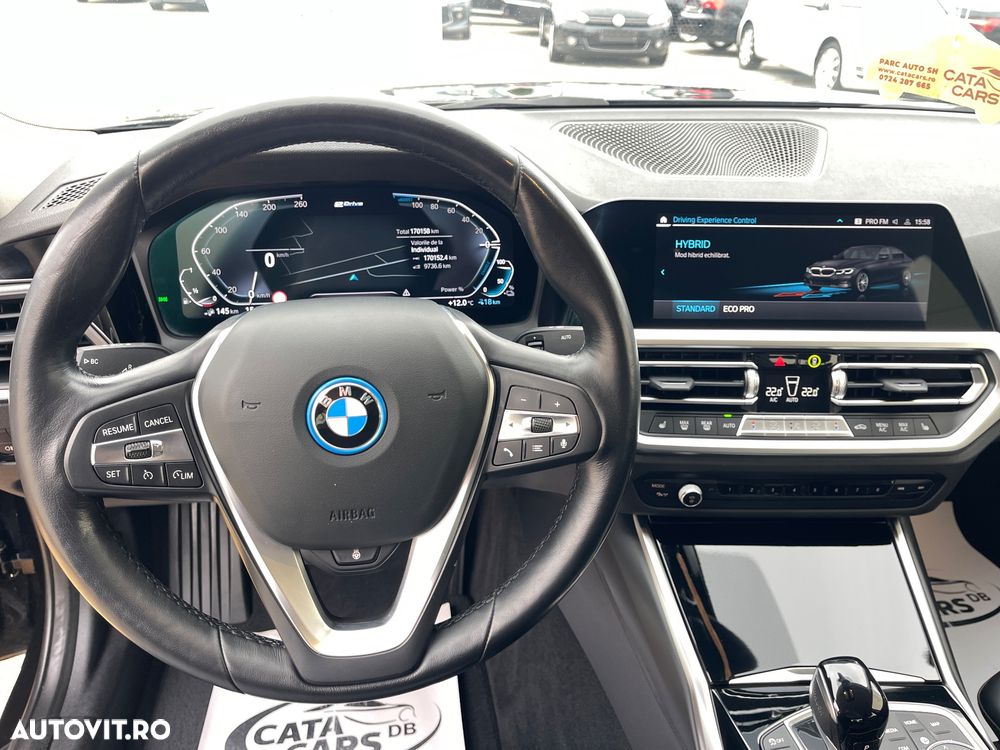BMW Seria 3 330e Aut. Sport Line - 37